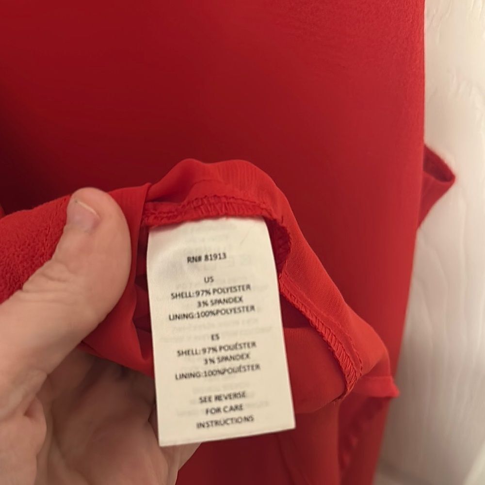 C&E Elegant Red Sleeveless Top Size Medium EUC - Picture 8 of 8